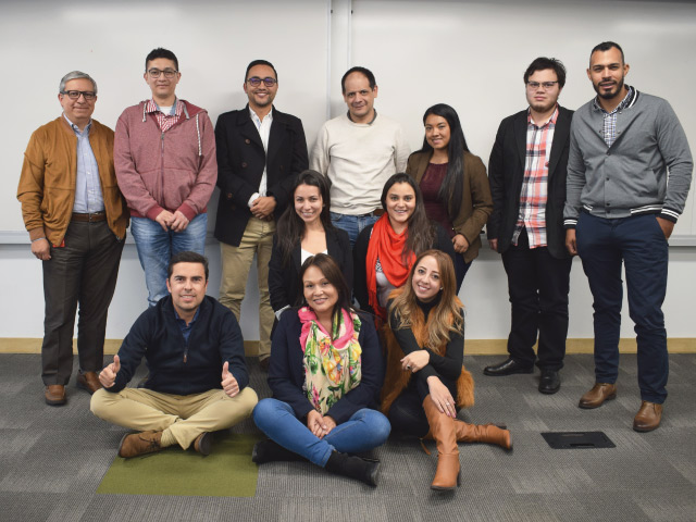 Grupo de estudiantes del curso de Gestión de Activos según ISO 55000 ofrecido por el Departamento de Ingeniería Mecánica