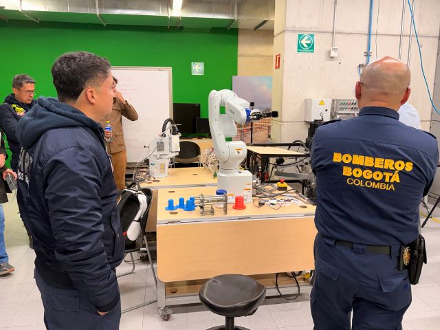 Bomberos Bogotá e Ingeniería Mecánica de Uniandes Bomberos Bogotá e Ingeniería Mecánica de Uniandes